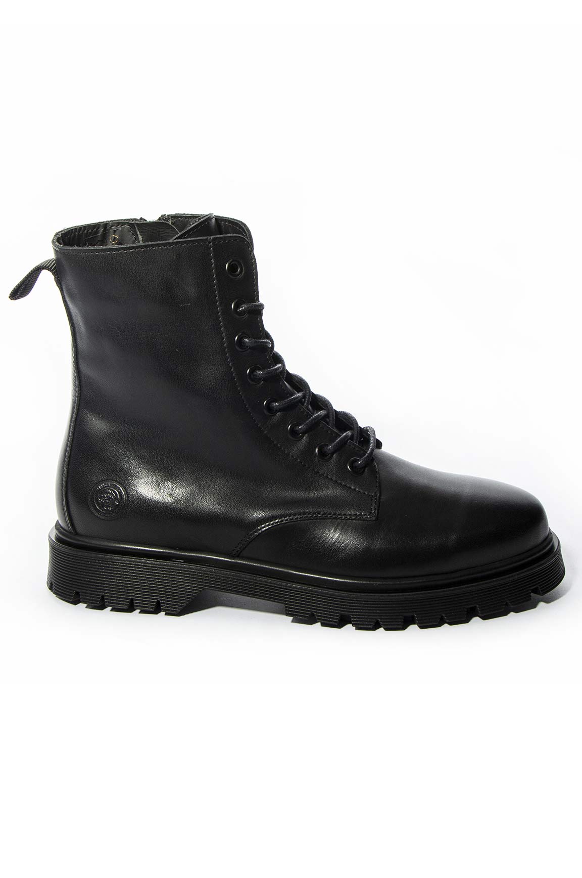 Bota Preta c/ fecho e cordões Hupa