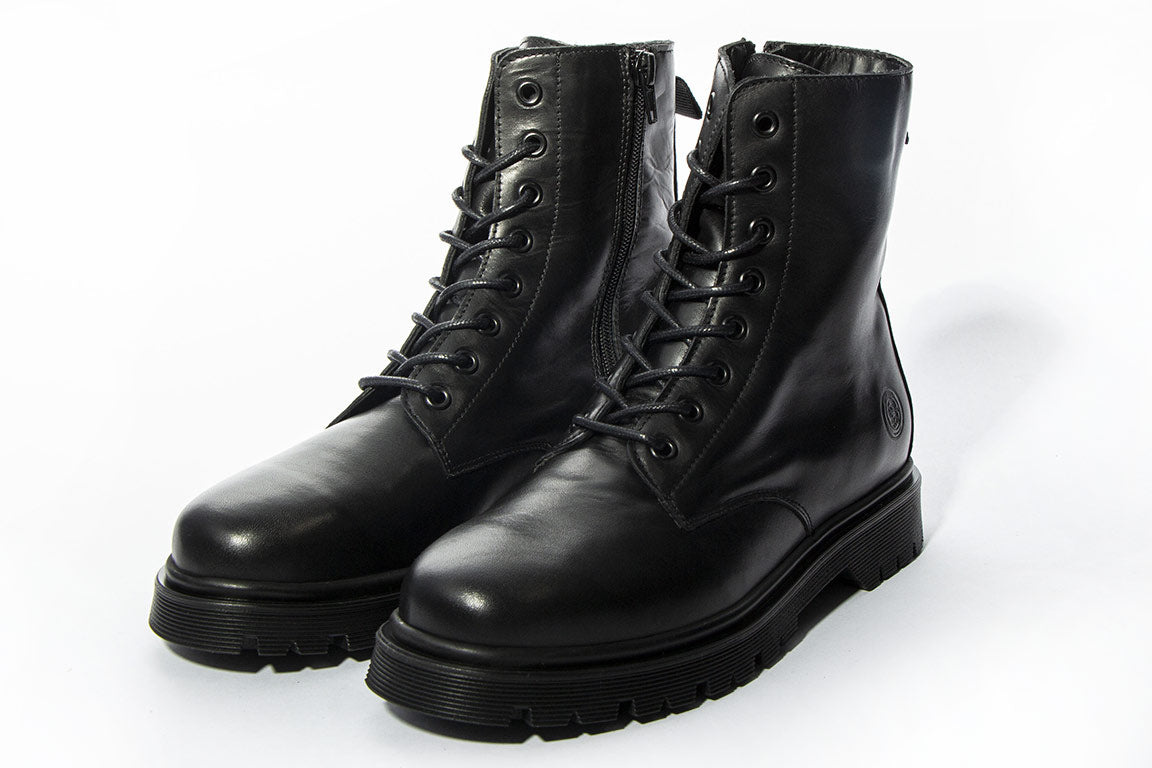 Bota Preta c/ fecho e cordões Hupa